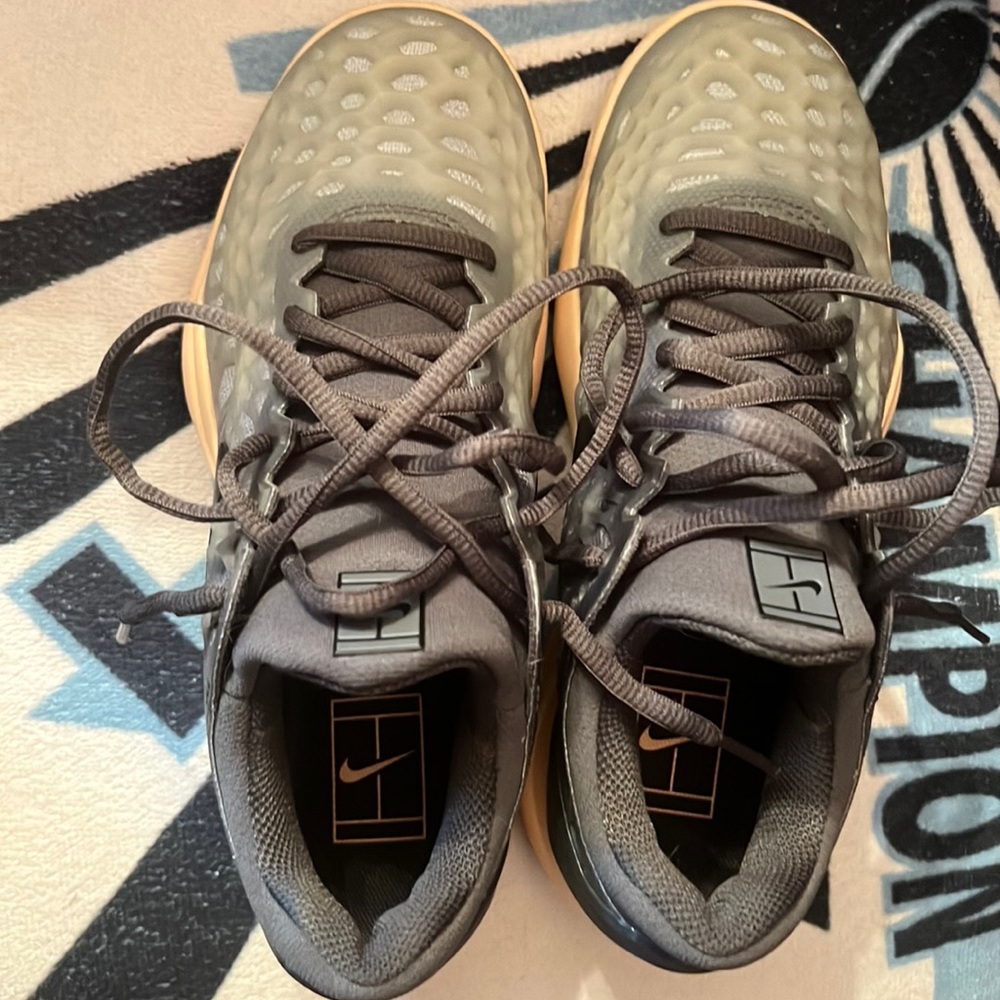 Nike Zoom Cage 3 Women’s Tennis Sneaker - 918-199 - Size 6.5 - Grey.